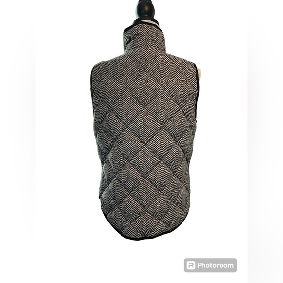 J.Crew Black/White/Gray Herringbone Quilted Puffer Zip-Up Vest, Size Medium - Picture 5 of 6